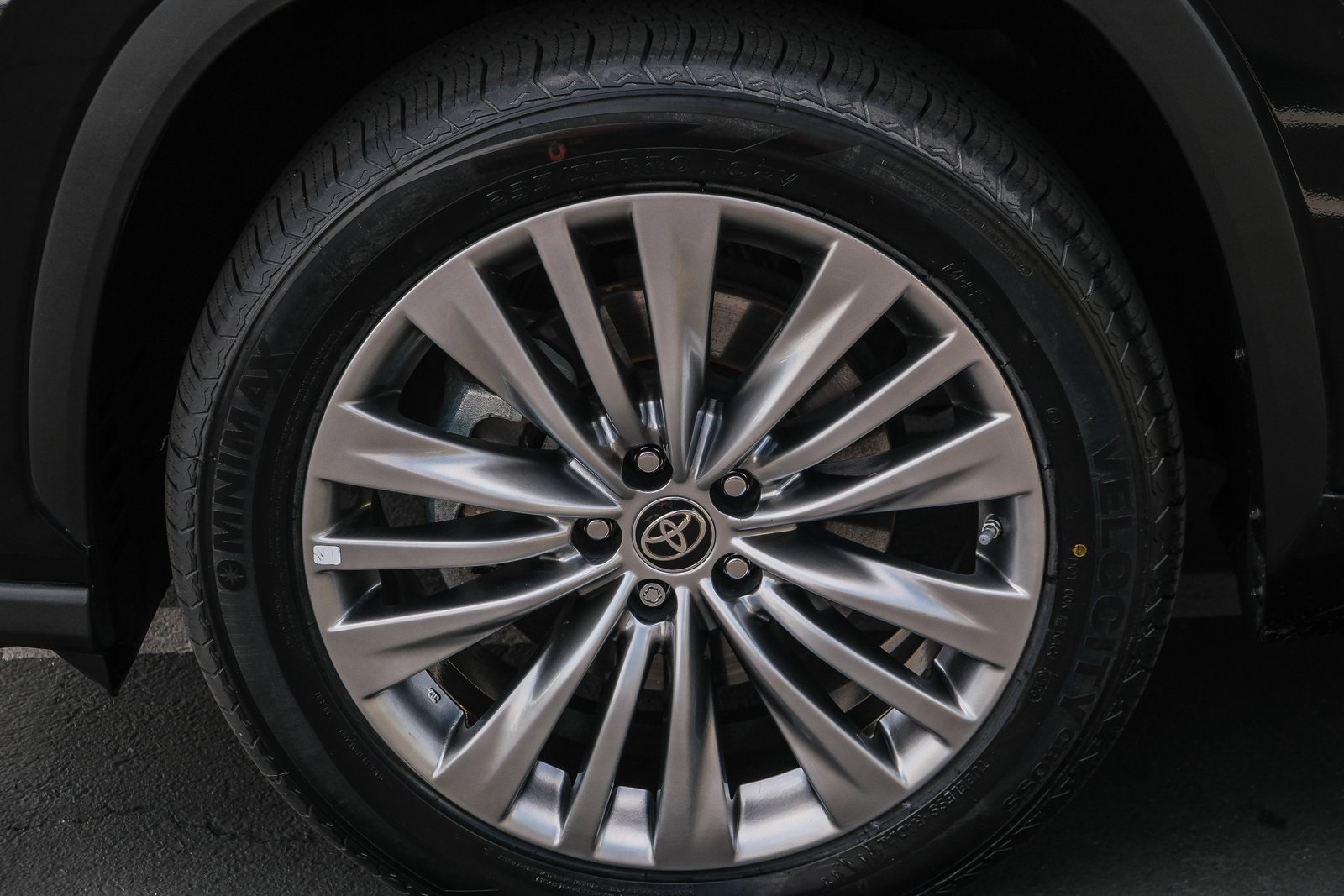 2023 Toyota Highlander Hybrid Platinum photo 6