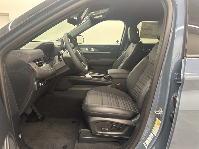 2025 Ford Explorer ST-Line photo 12