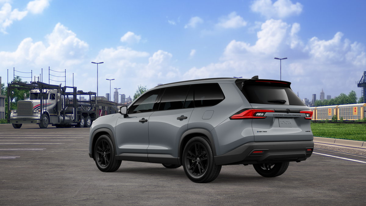 2026 Toyota Highlander Hybrid photo 6