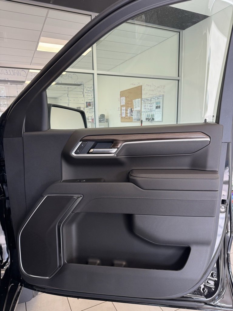 2025 Chevrolet Silverado 1500 RST photo 6