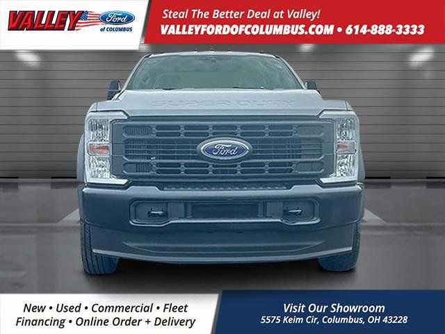 2025 Ford F-550 photo 2