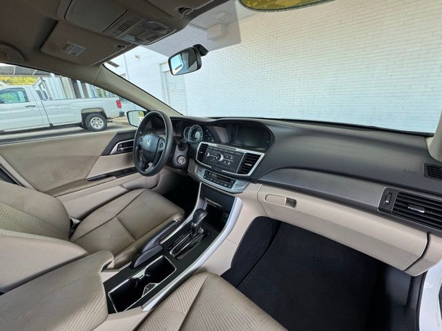 2015 Honda Accord LX photo 14