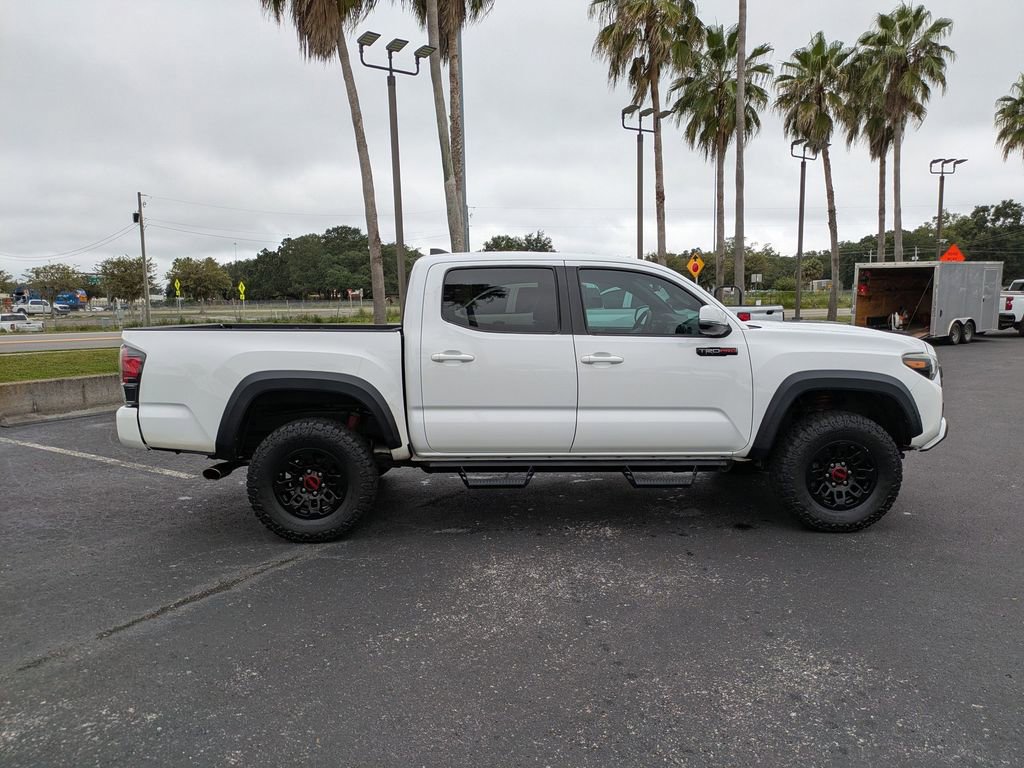 2017 Toyota Tacoma SR5 photo 2