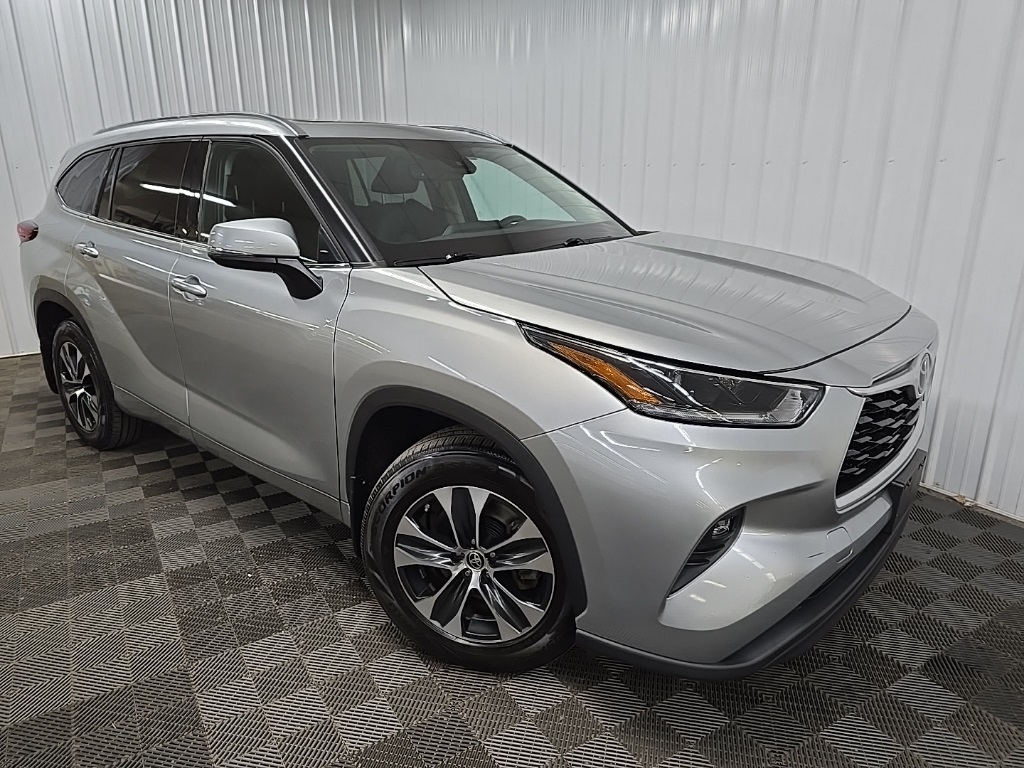 2021 Toyota Highlander XLE photo 6