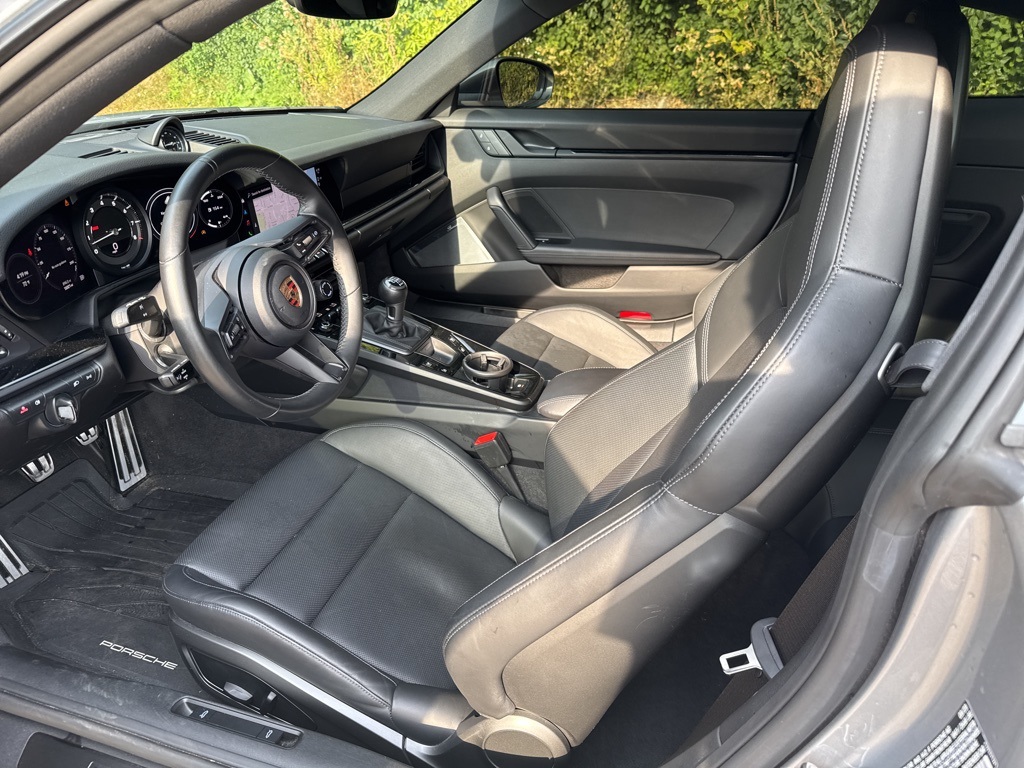 2023 Porsche 911 4 T photo 13