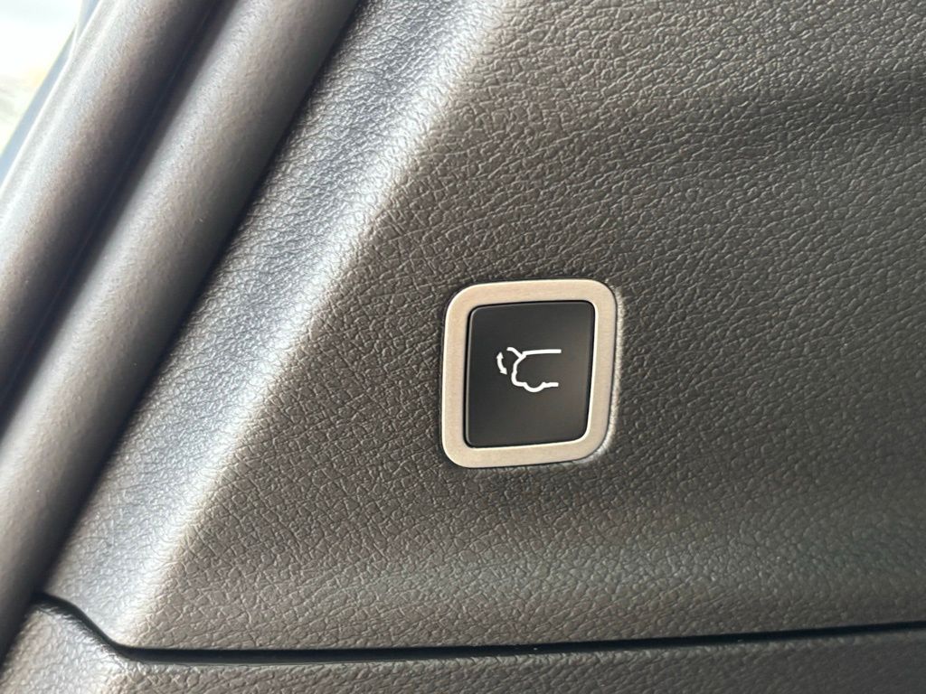 2026 Chrysler Pacifica photo 21