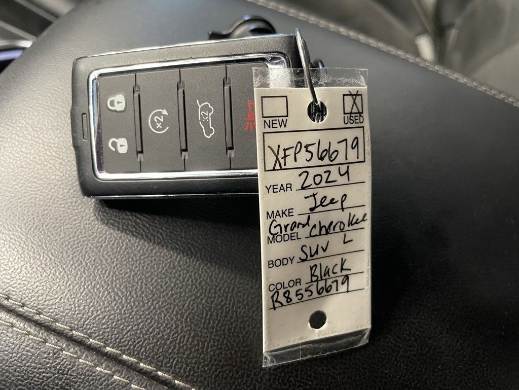 2024 Jeep Grand Cherokee Altitude photo 18
