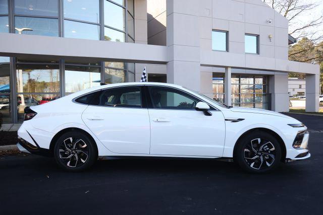 2025 Hyundai Sonata SEL photo 2