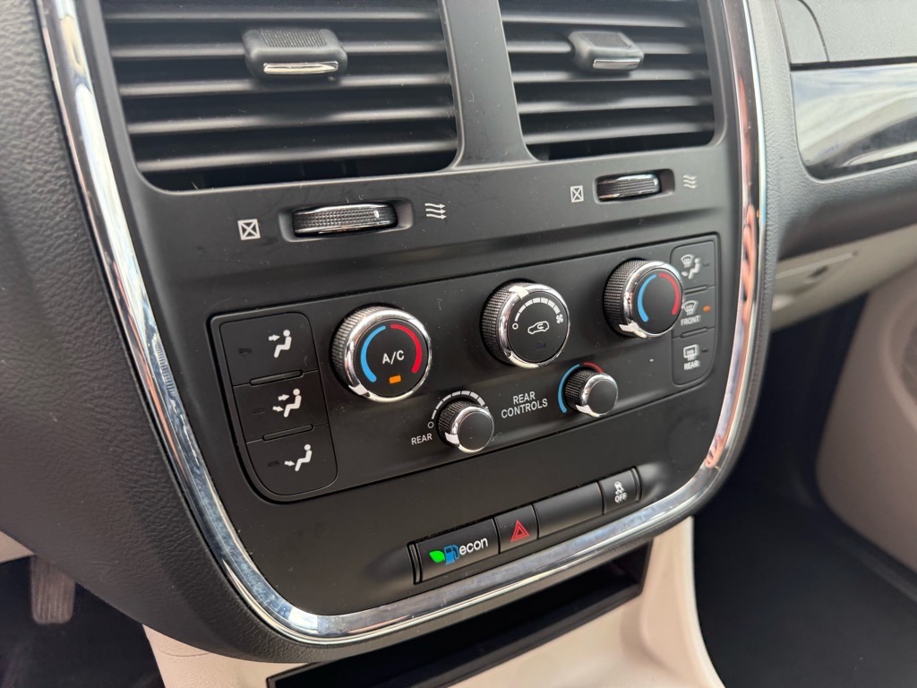 2016 Dodge Grand Caravan SXT photo 21