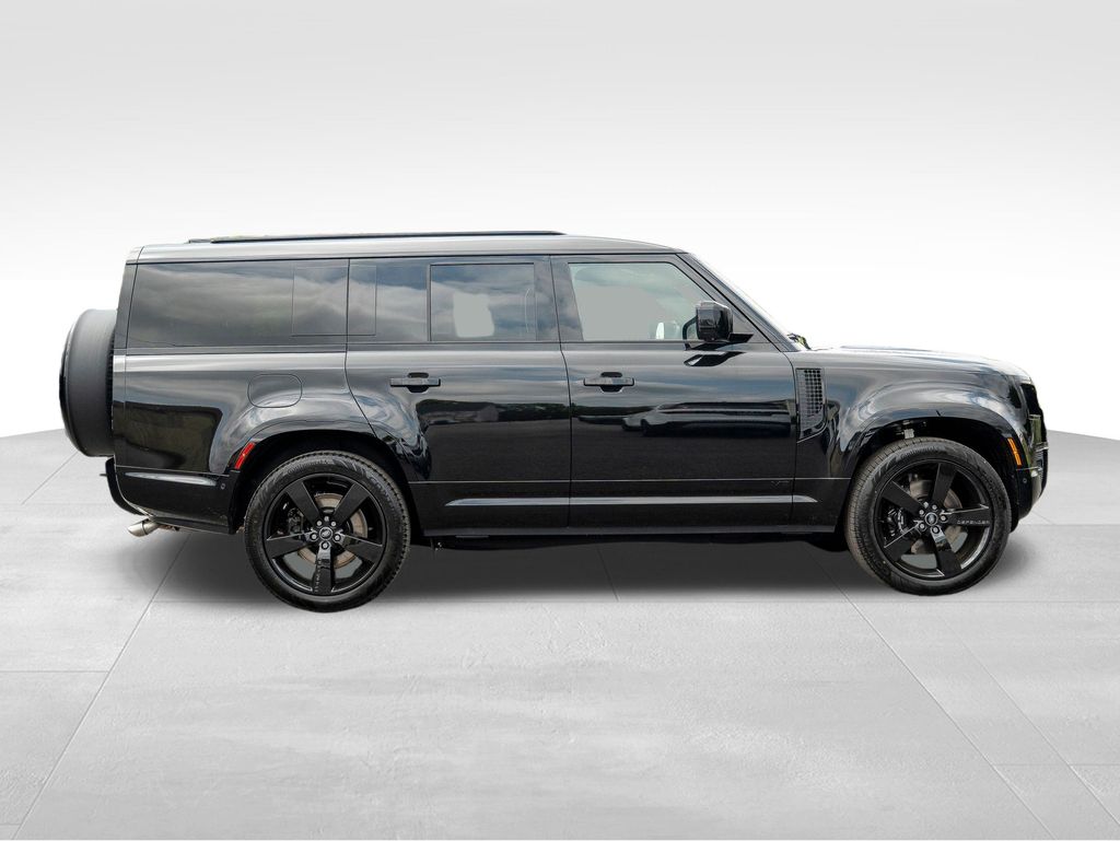 2025 Land Rover Defender 130 V8 photo 8