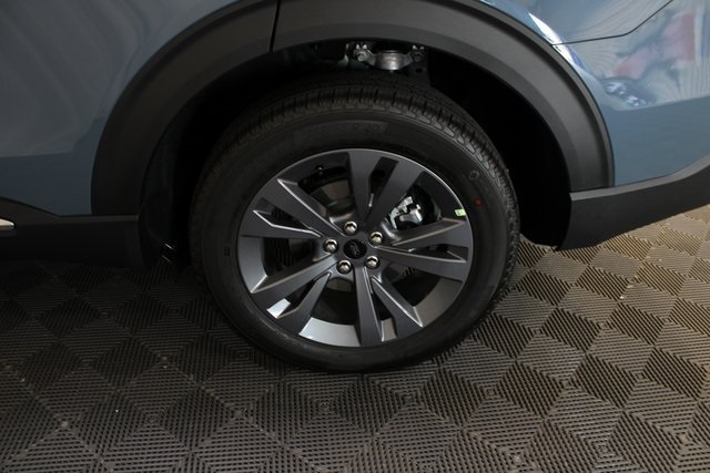 2025 Ford Explorer photo 18