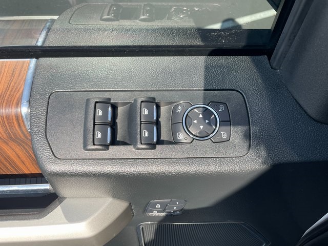 2015 Ford F-150 Lariat photo 19
