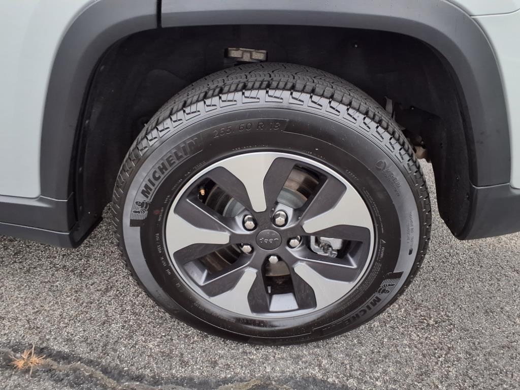 2023 Jeep Cherokee 4xe photo 3
