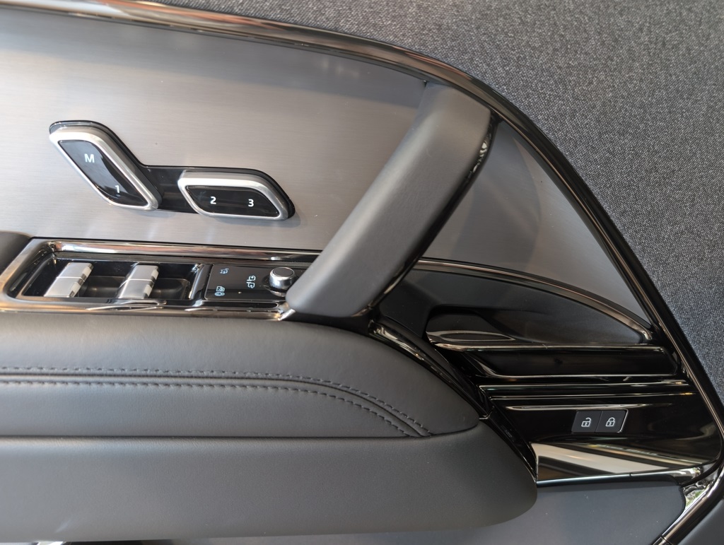 2025 Land Rover Range Rover Sport SE photo 7