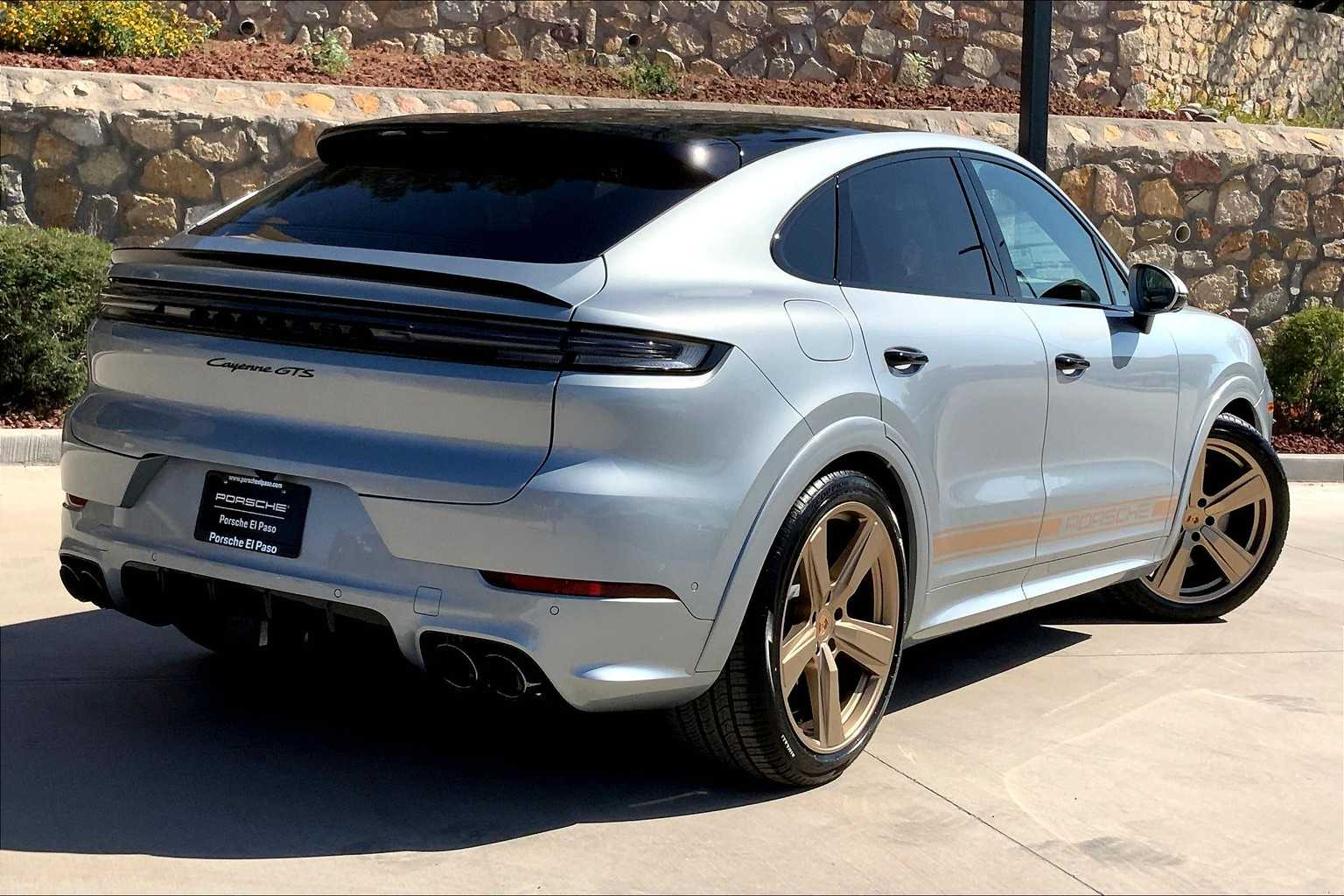 2025 Porsche Cayenne GTS Coupe photo 7