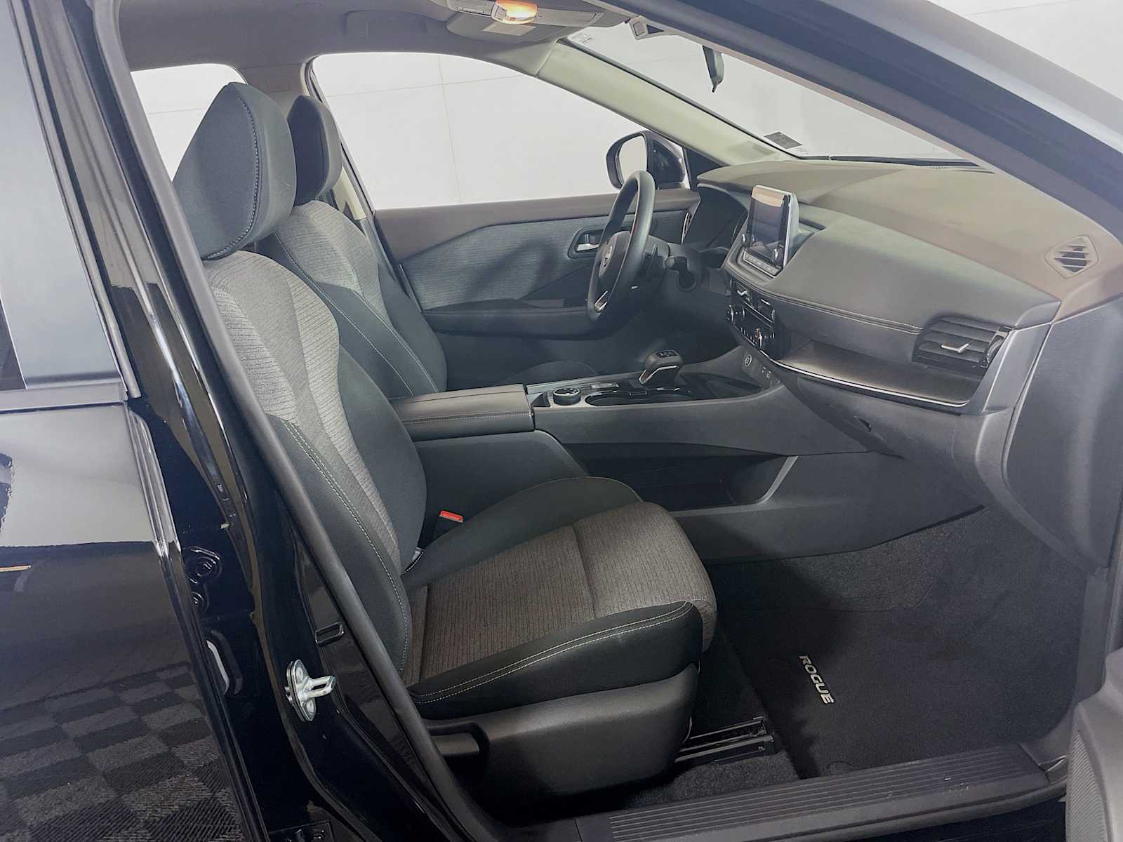 2022 Nissan Rogue SV photo 19