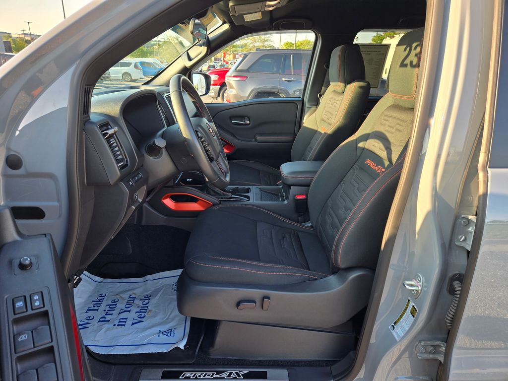 2023 Nissan Frontier PRO-4X photo 12