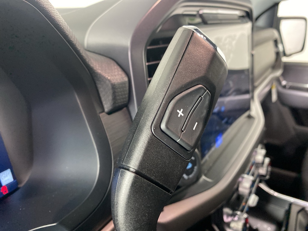 2025 Ford F-150 XLT photo 12