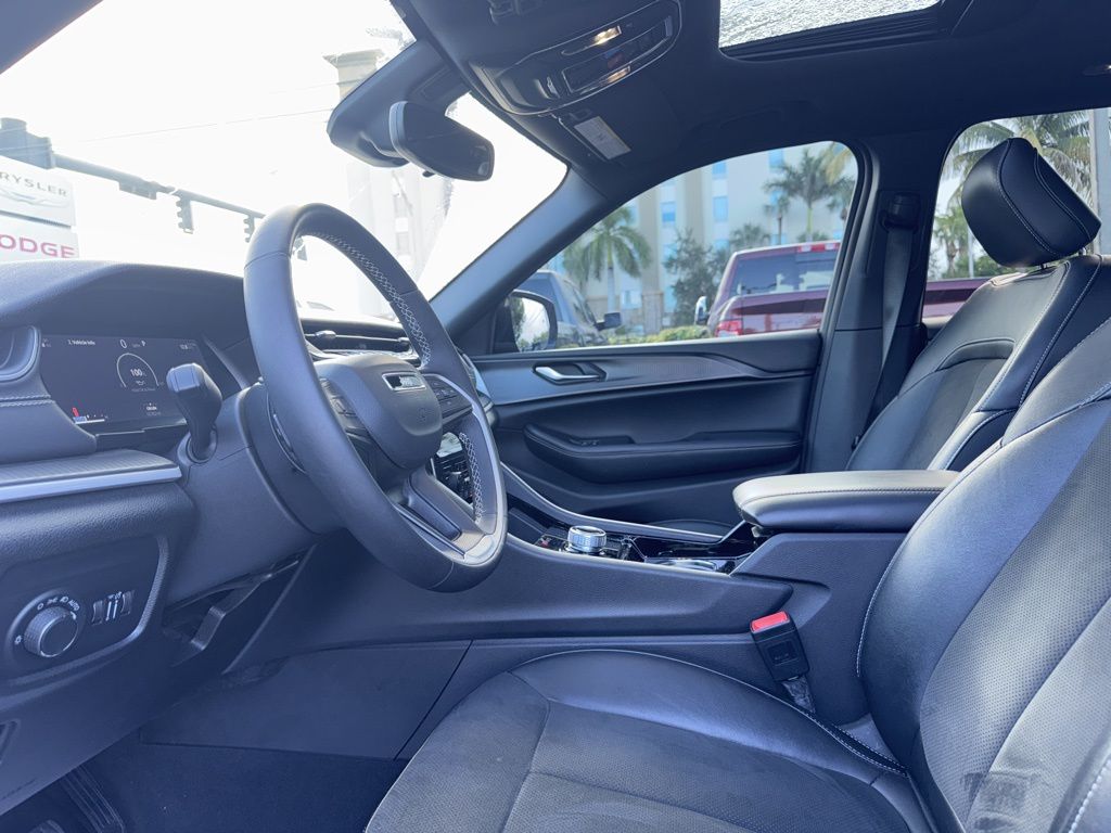 2023 Jeep Grand Cherokee Altitude photo 13