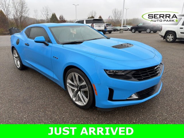 2023 Chevrolet Camaro LT1 photo 2