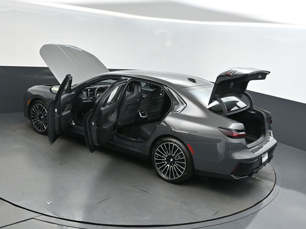 2026 Bmw 740i photo 2