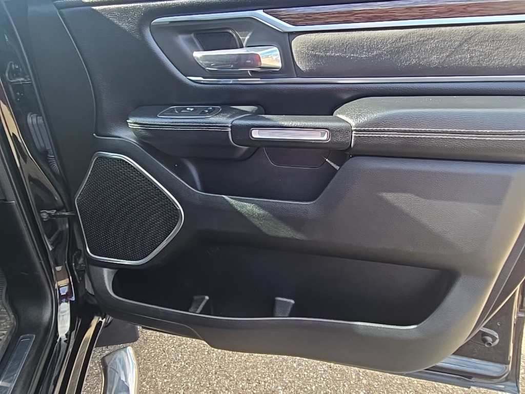 2019 Ram 1500 Laramie photo 25