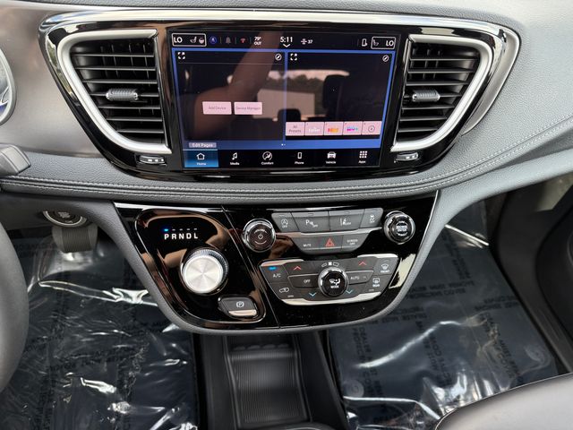 2026 Chrysler Pacifica photo 27