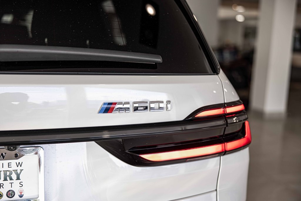 2025 BMW X7 - Image 15