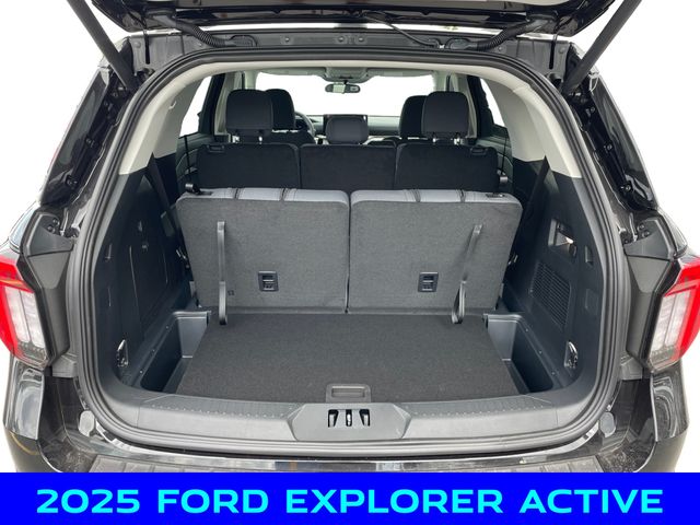 2025 Ford Explorer photo 5