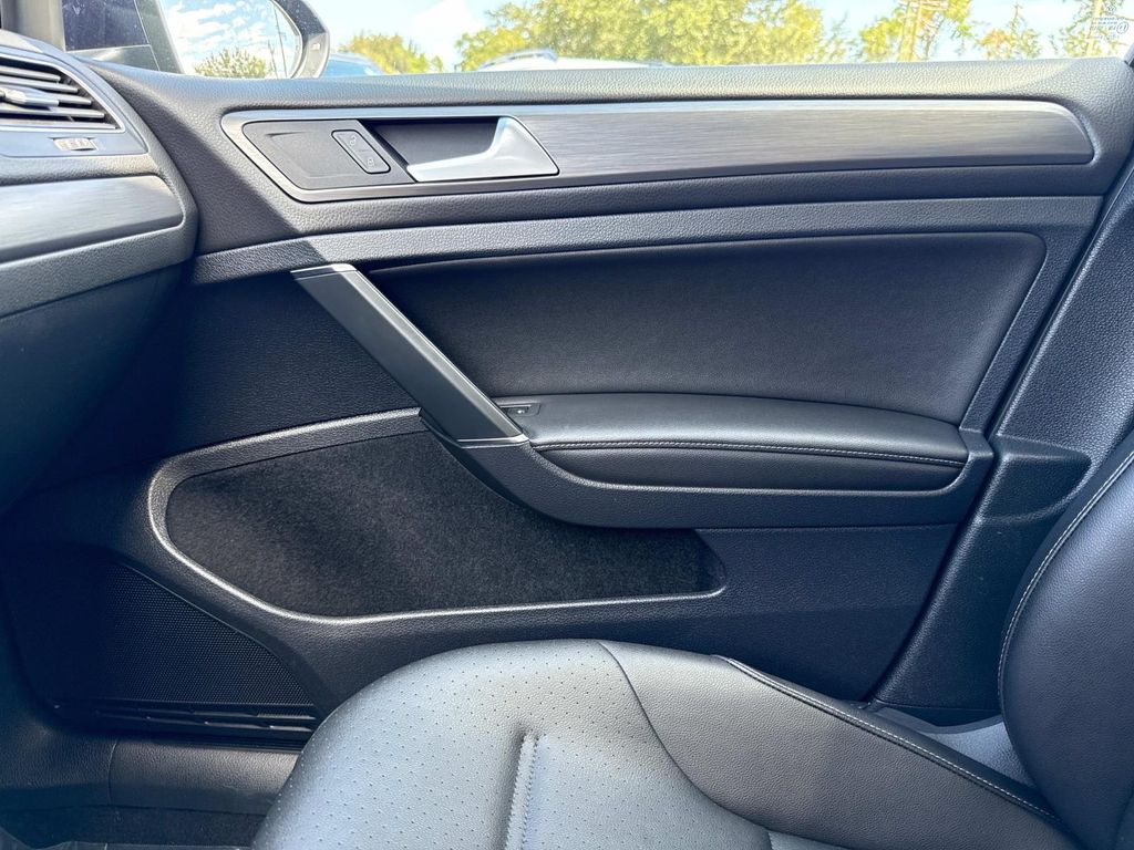 2018 Volkswagen Golf TSI SE photo 25