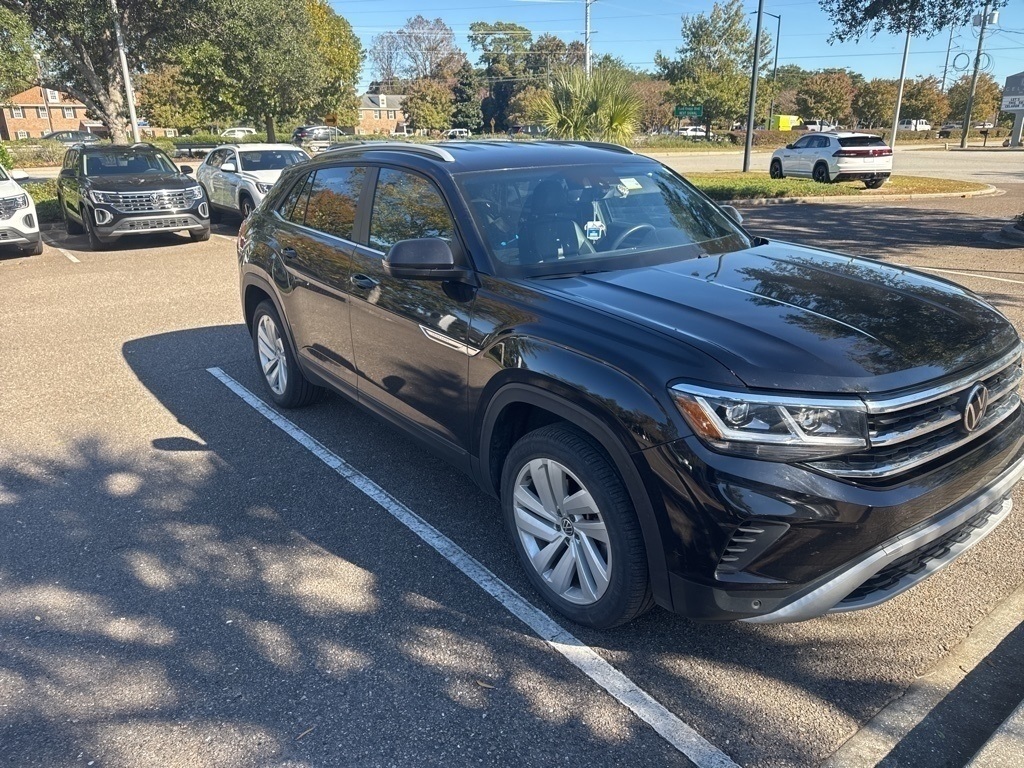 2022 Volkswagen Atlas Cross Sport V6 SE Technology photo 2