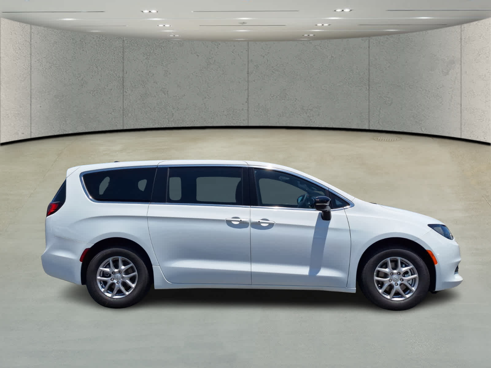 2025 Chrysler Voyager LX photo 4