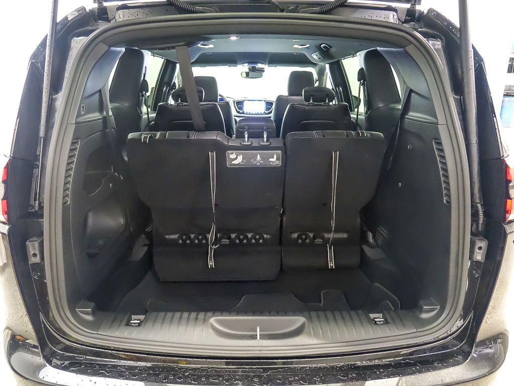 2021 Chrysler Pacifica Touring L photo 22