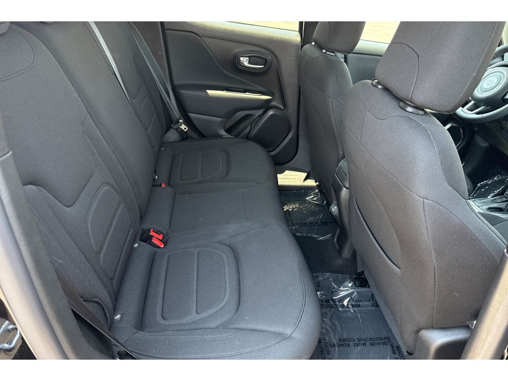 2022 Jeep Renegade Latitude photo 17