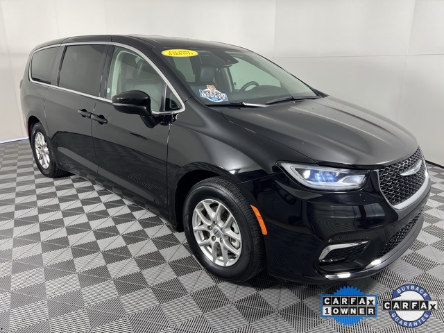 2024 Chrysler Pacifica Touring L's photo
