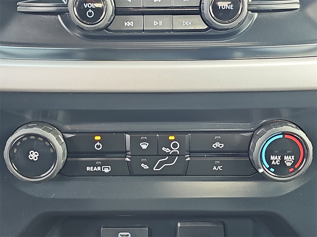 2023 Ford F-150 XLT photo 17