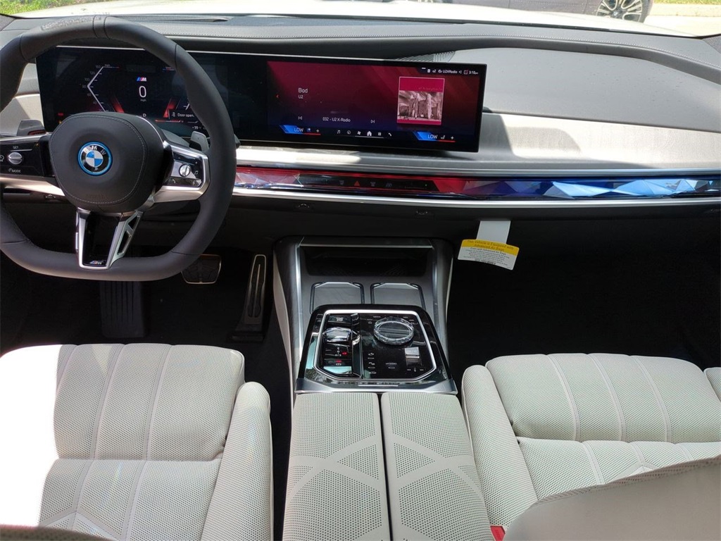 2025 Bmw 750e photo 13
