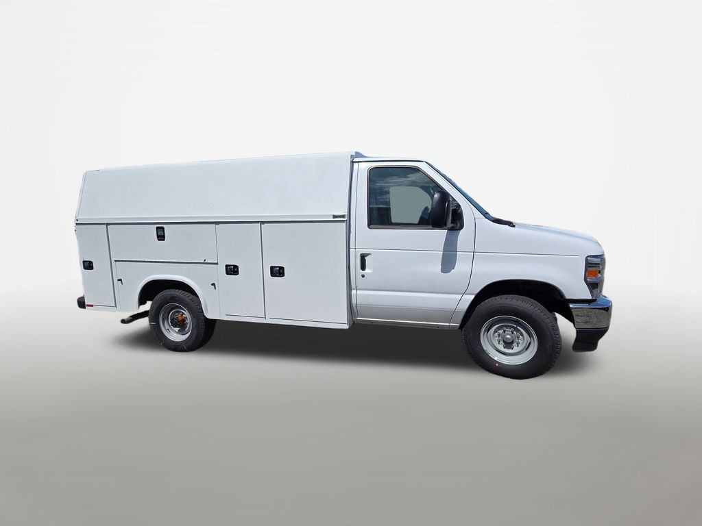 2025 Ford E-350 Base photo 4