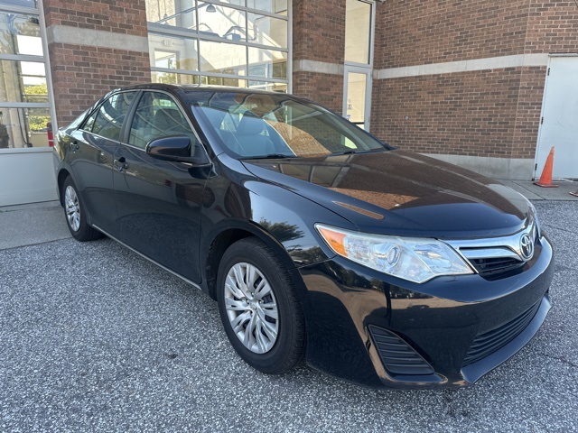 2013 Toyota Camry LE photo 2