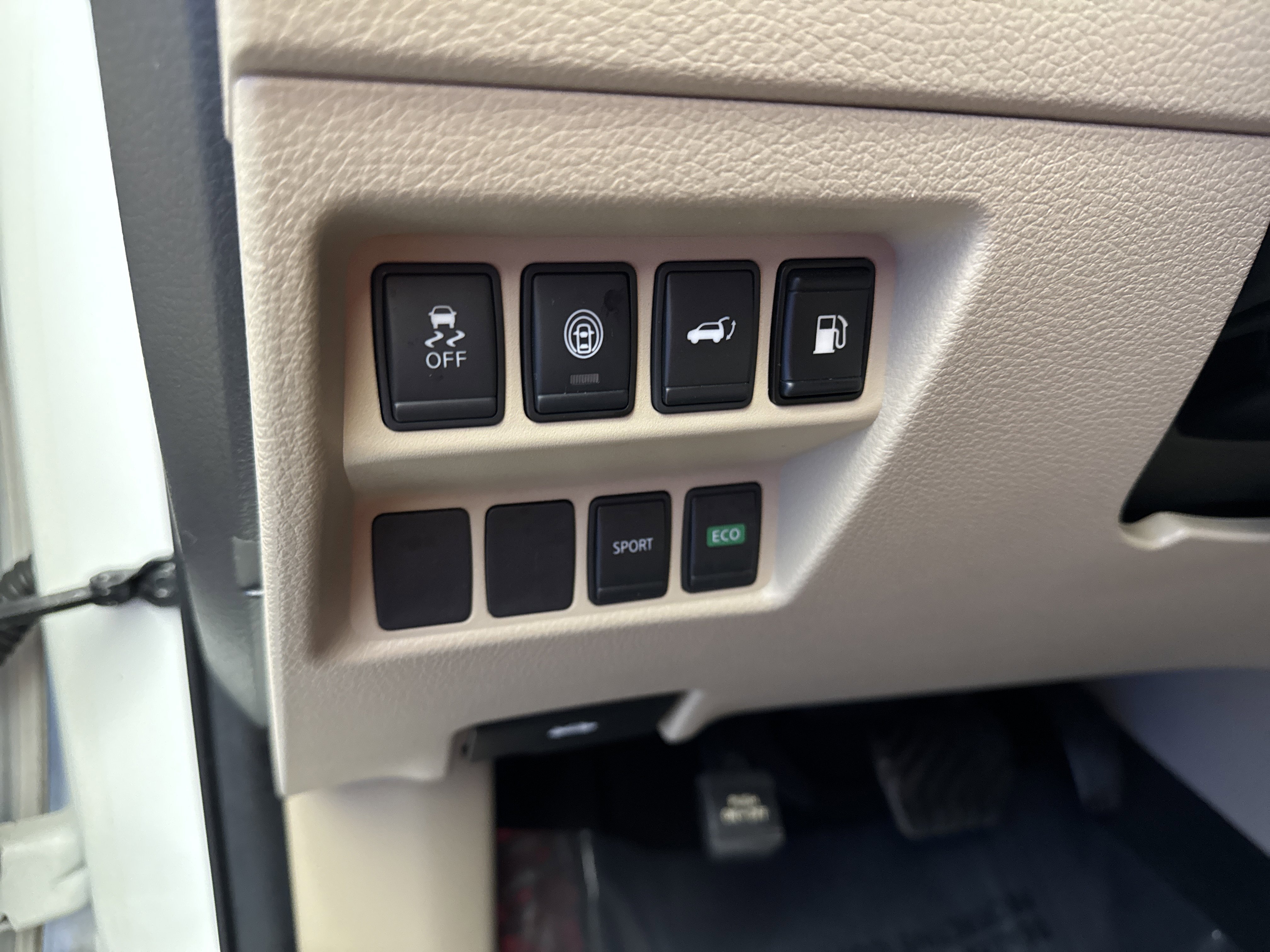 2020 Nissan Rogue SV photo 4