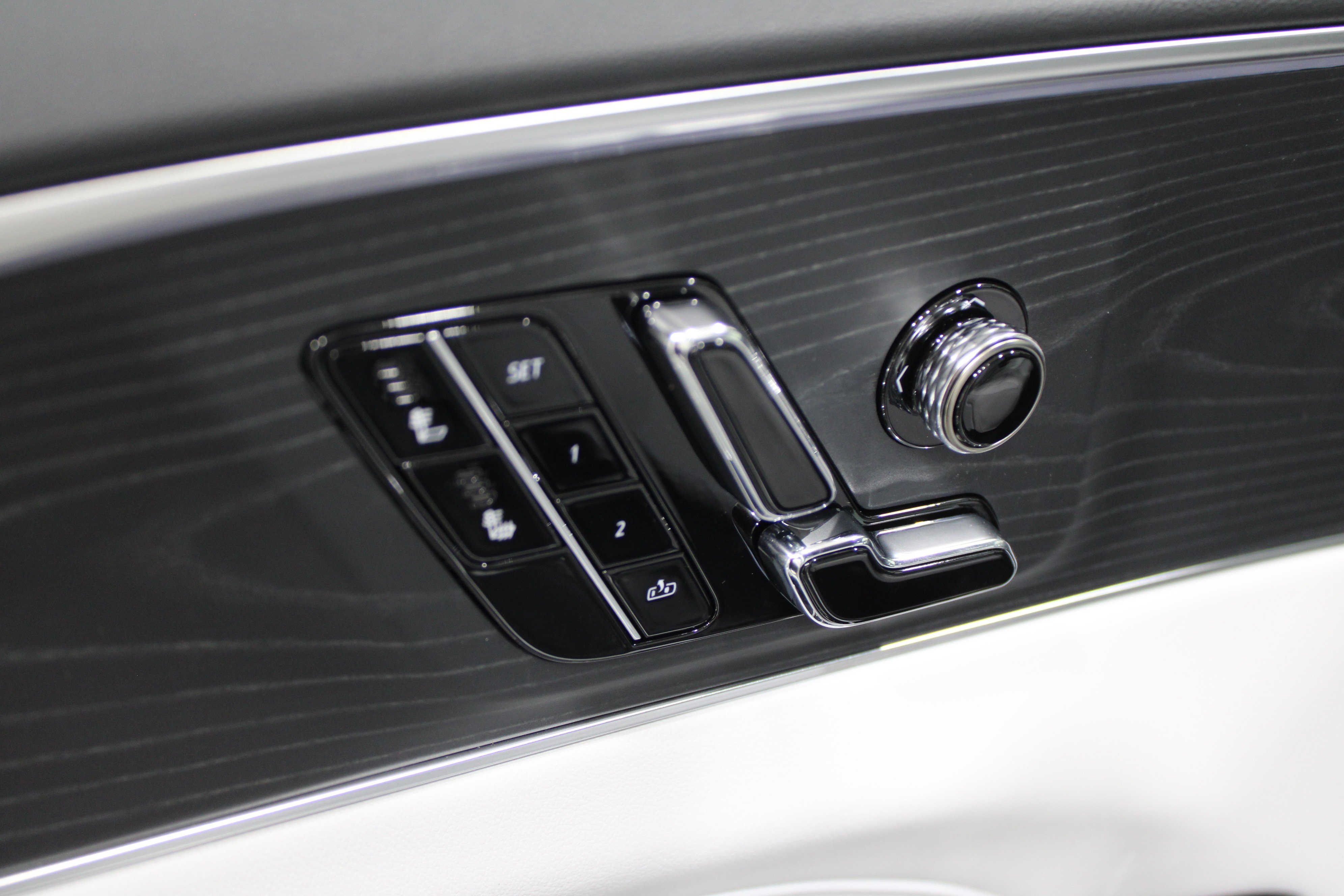 2025 Cadillac Lyriq Luxury photo 7