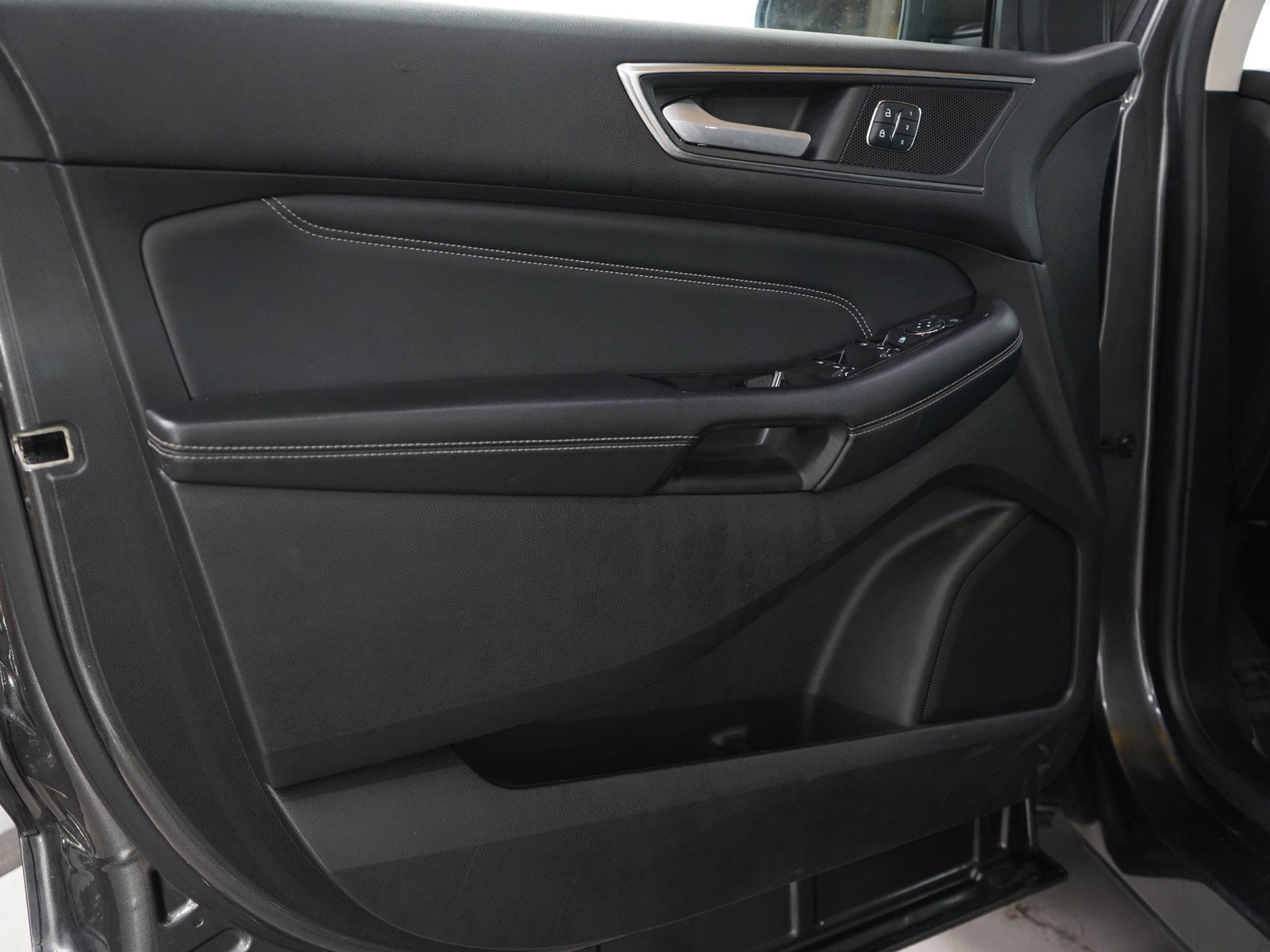 2017 Ford Edge Titanium photo 20