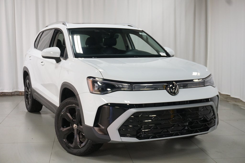 2025 Volkswagen Taos SEL photo 3