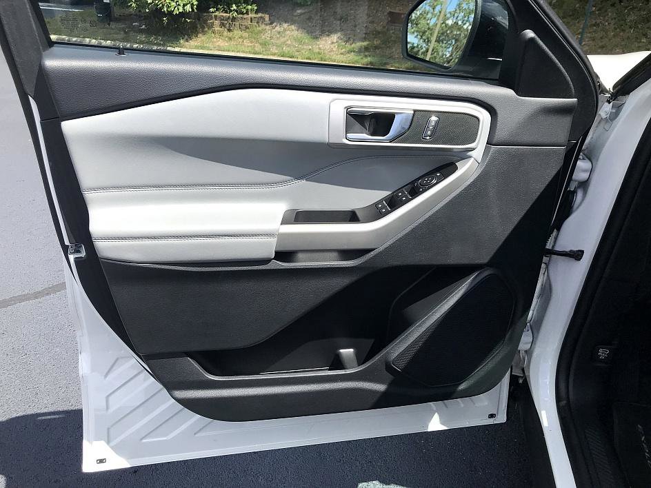 2022 Ford Explorer XLT photo 16
