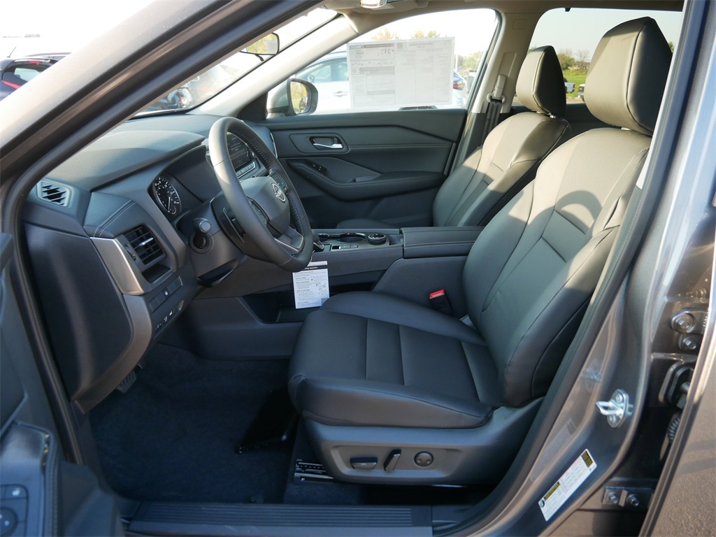 2026 Nissan Rogue SV AWD photo 7