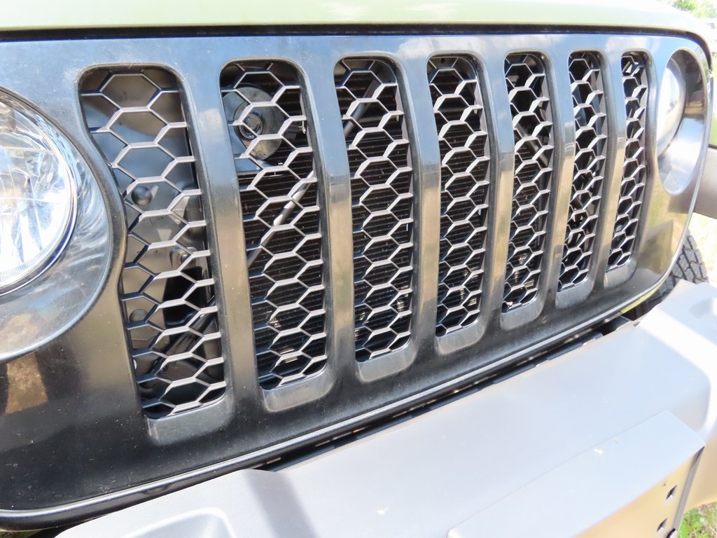 2022 Jeep Gladiator Willys photo 2