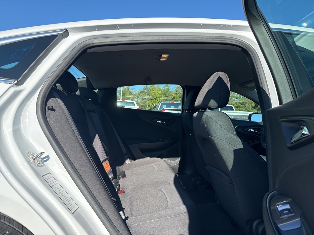 2024 Chevrolet Malibu 1LT photo 2