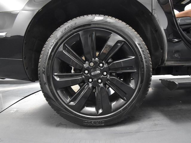 2024 Lincoln Navigator Reserve Luxury Monochromatic photo 10