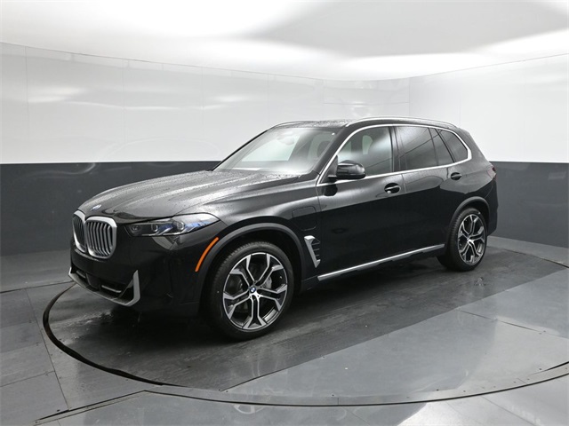 2026 BMW X5 50e's photo