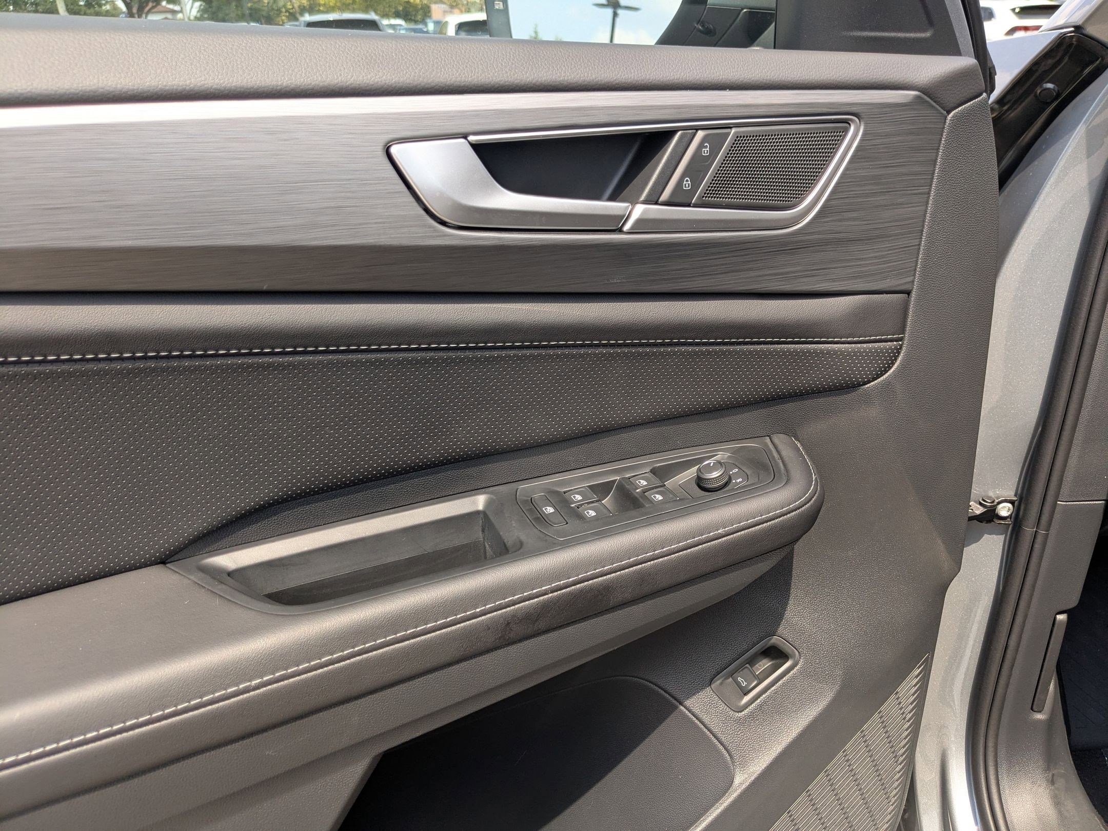 2026 Volkswagen Atlas Cross Sport SE Technology photo 4